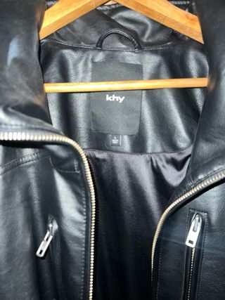 Gabardina khy piel sintética negra