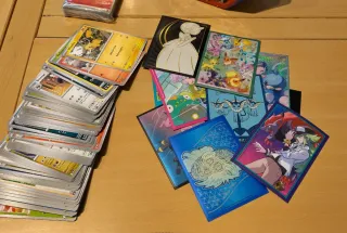 Lote 150 Cartas Pokémon + Lata Charizard + extras