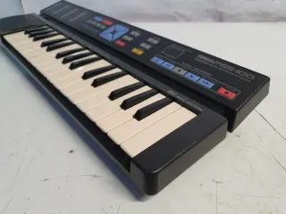 Teclado Yamaha PSS-100