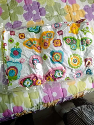Colcha infantil mariposas y flores