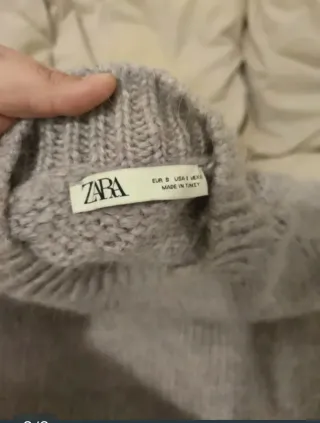 Gabardina marrón y jersey lila