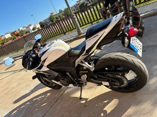 Honda CBR 600 RR Negra y Blanca