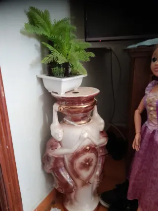 Jarrón decorativo cerámica y plástico