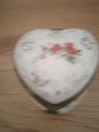 Lote 2 jarron y joyero corazon