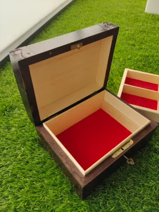 Caja joyero de madera decorada