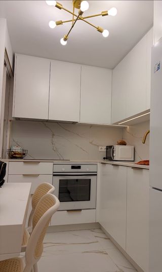 Barra de cocina blanca