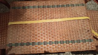 Mesa y sillas mimbre antiguas