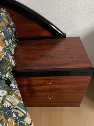 Mueble tocador madera y espejo mas mesitas y cabec