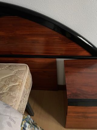 Mueble tocador madera y espejo mas mesitas y cabec