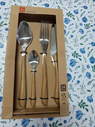 Cubertería Nordik 24 Piezas Madera y Metal