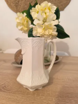 Jarra de porcelana vintage blanca