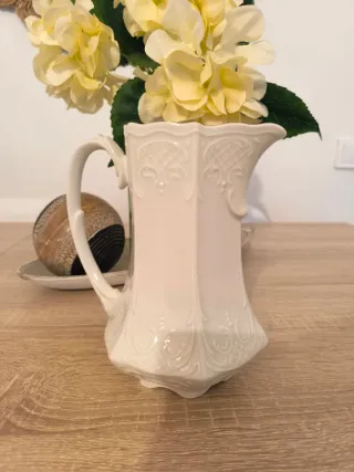 Jarra de porcelana vintage blanca