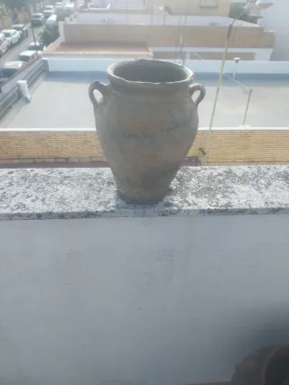 Tinaja pequeña de barro