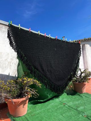 Chal toca toquilla ganchillo negro manton a mano