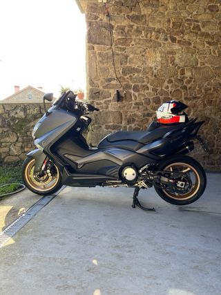 Yamaha TMAX 530 Maxi Scooter Negra