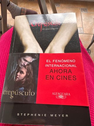 Crepúsculo (Saga Crepúsculo 1) (Spanish Edition)