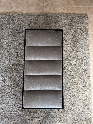 Banco de vestidor gris