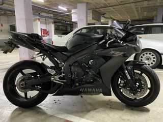 Mazda MX-5 Phoenix 2002 y Yamaha R1 2006.