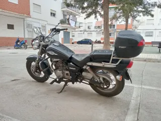 Suzuki Marauder 250cc Negra año 2004 con 39000km.