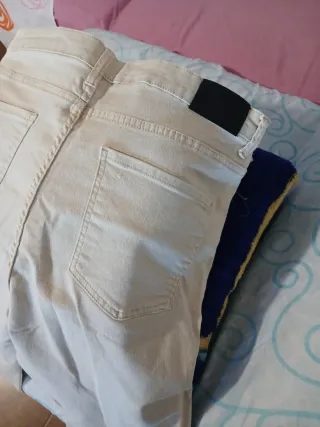Pantalón vaquero beige