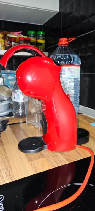 Cafetera cápsulas roja De'Longhi