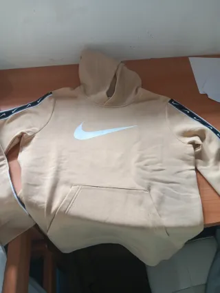 Sudadera Nike Beige con Logo