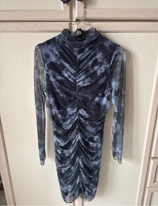 Vestito nero con macchie grigie