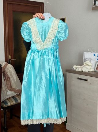 Vestido azul con encaje