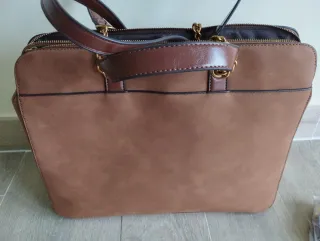Bolso maletín mujer marrón con cadena dorada