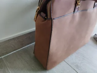 Bolso maletín mujer marrón con cadena dorada