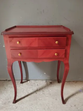 Mesita auxiliar caoba con cajones