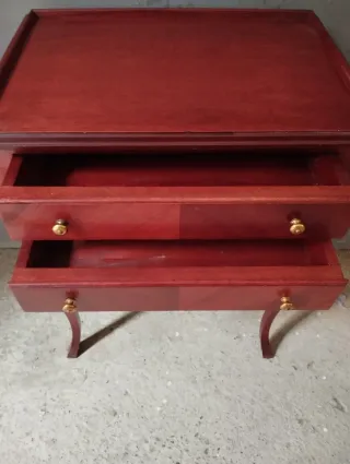 Mesita auxiliar caoba con cajones