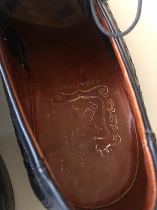 Zapatos antiguos de rejilla negros