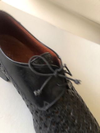 Zapatos antiguos de rejilla negros