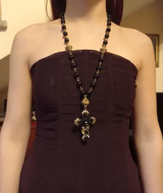 Collana perle nere con croce gioiello