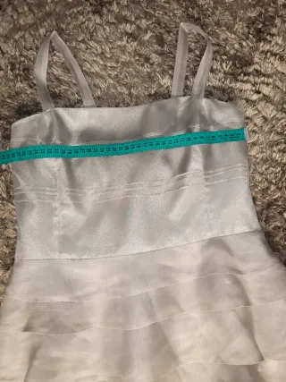 Vestido de fiesta beige y plateado