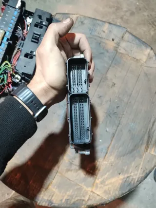 ECU BMW E46 320cd Bosch DDE 7 793 443