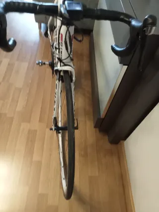 Bicicleta de carretera BTWIN CF700