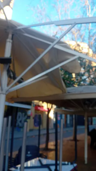 Bar restaurante con terraza