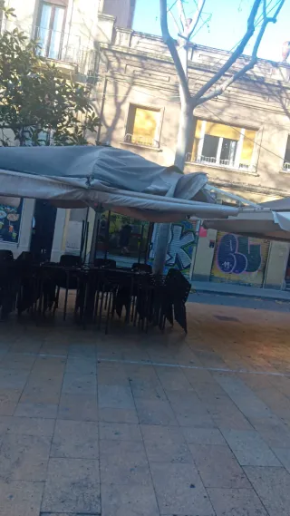 Bar restaurante con terraza