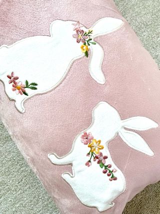 Funda Cojín 50x30cm Conejos Bordados Rosa