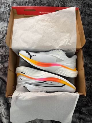 Zapatillas Puma Blancas y Naranja