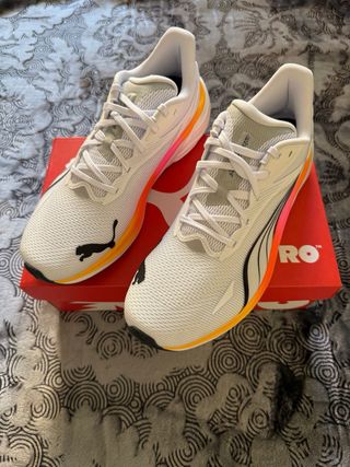 Zapatillas Puma Blancas y Naranja