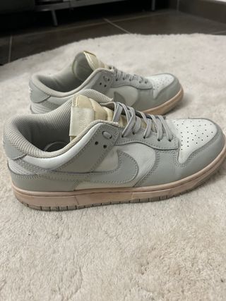 Nike Dunk Low Gris y Blanco