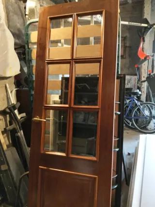 Puerta madera maciza con cristales