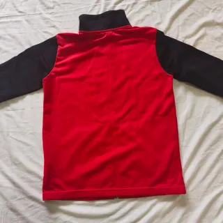 Chaqueta deportiva Nike roja y negra infantil
