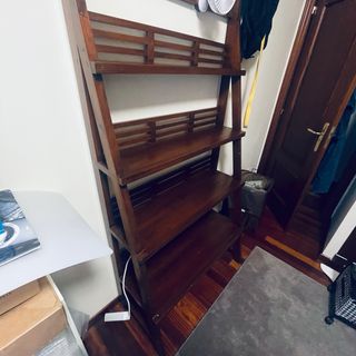 Estantería de madera