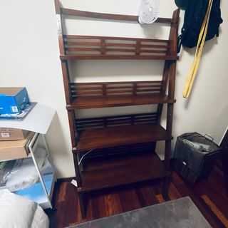 Estantería de madera