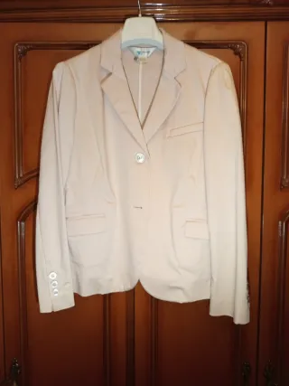 Traje chaqueta rosa maquillaje