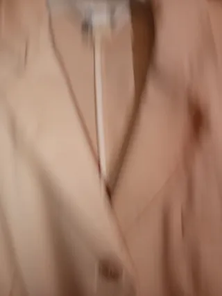 Traje chaqueta rosa maquillaje